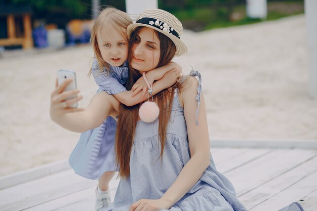 Foto gratuita madre con hijas