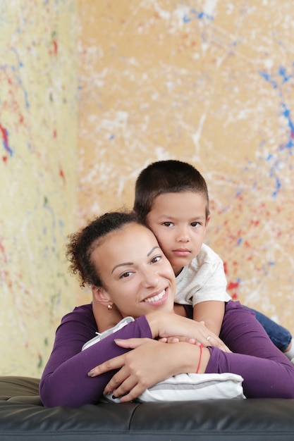 Foto gratuita madre con hijo