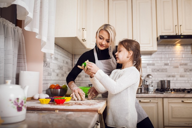 Madre, hogar, cocina, niños, familia