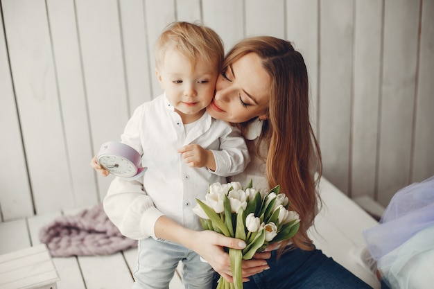 Madre con niño pequeño en hme