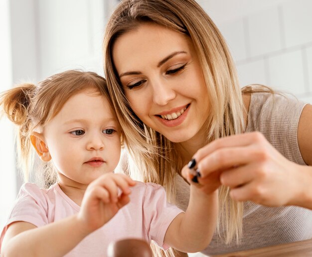 Madre pasar tiempo junto a su hija