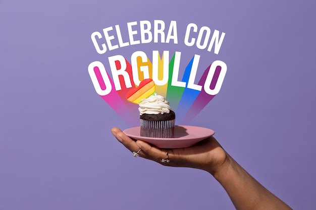 Magdalena del día del orgullo en la mano de la persona