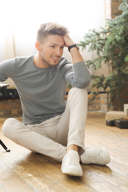 Malefashion, joven posando