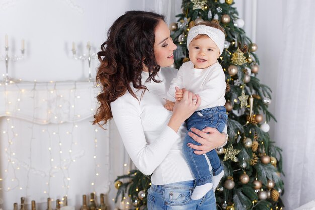 mama y bebe en casa