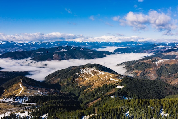 Mañana en la montaña. Cárpatos, Ucrania, Europa Mundo de la belleza