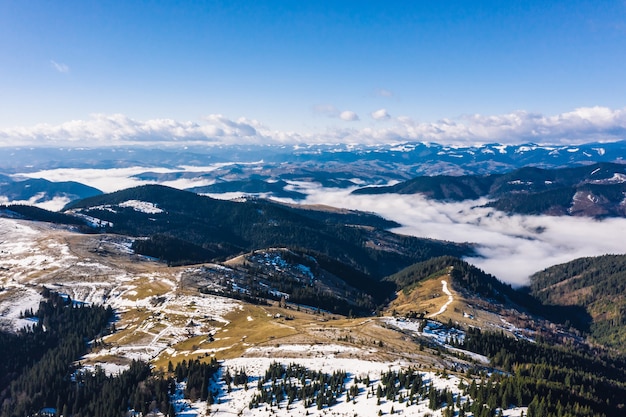 Mañana en la montaña. Cárpatos, Ucrania, Europa Mundo de la belleza