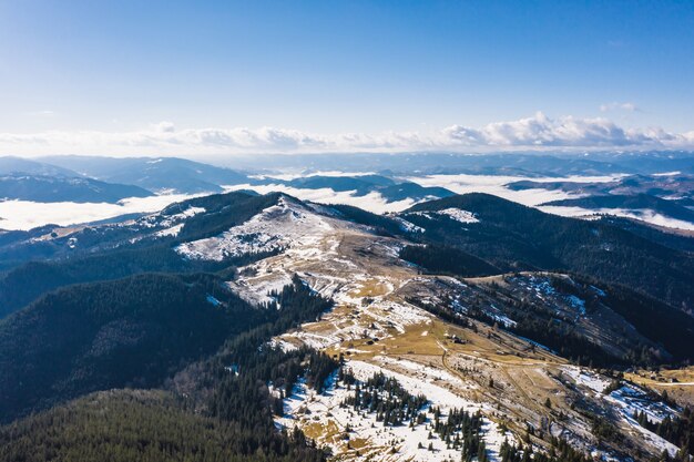 Mañana en la montaña. Cárpatos, Ucrania, Europa Mundo de la belleza