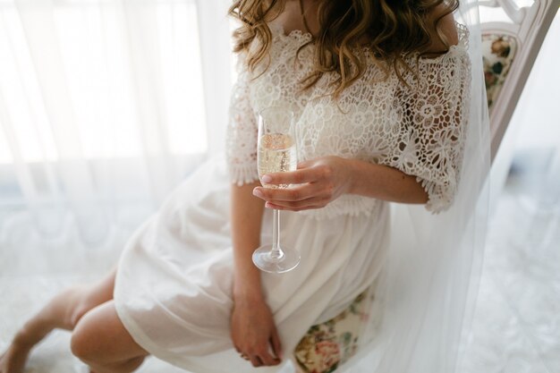 La mañana de la novia Boda de bellas artes. Novia feliz