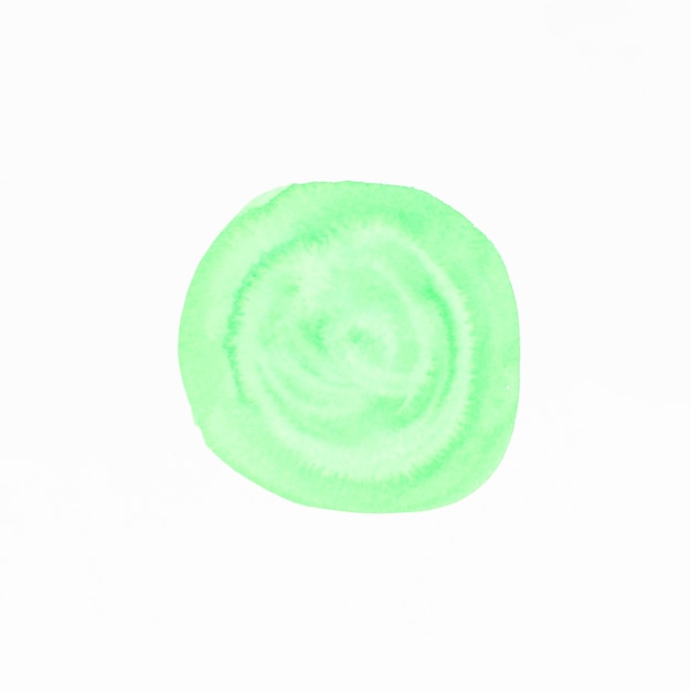 Mancha de acuarela verde aislado sobre fondo blanco