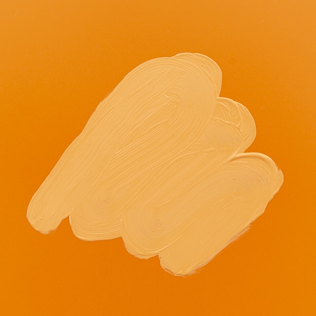Mancha de base sobre fondo naranja