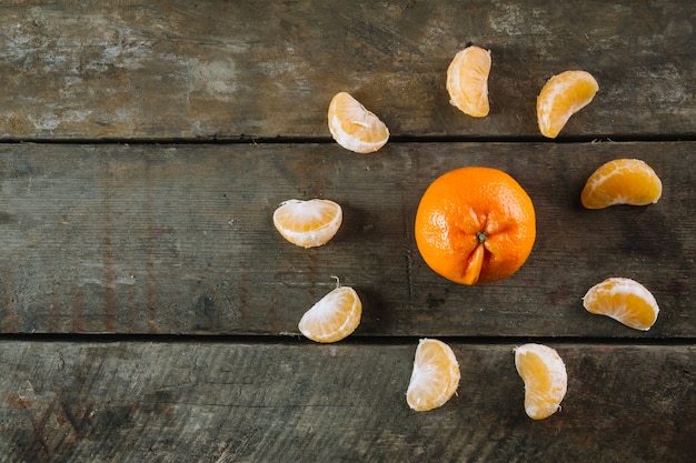 Foto gratuita mandarina en círculo de segmento