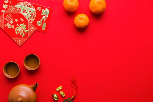 Mandarinas y suministros para la ceremonia del té