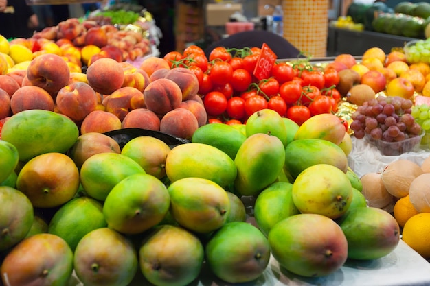 Foto gratuita mangos en el mercado