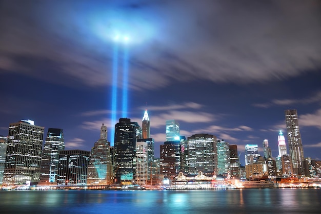 Foto gratuita manhattan de nueva york en la noche