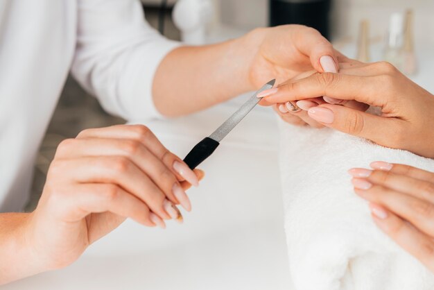 Manicura y manicura hermosa saludable