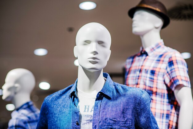 Maniquí en ropa masculina