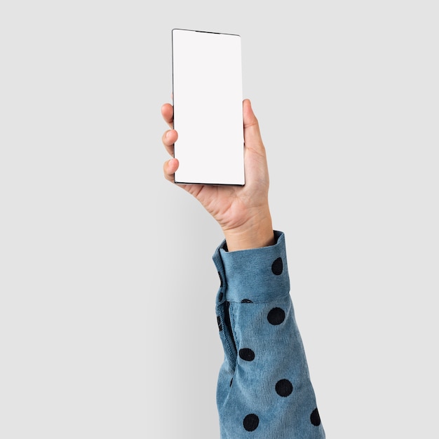 Mano de pantalla de smartphone con espacio de diseño