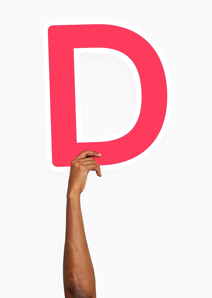 Foto gratuito mano sosteniendo el signo d, aislado en blanco