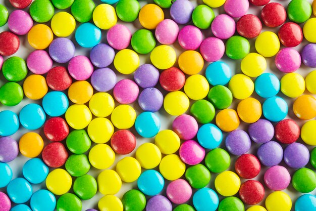 Manojo de botones coloridos dulces