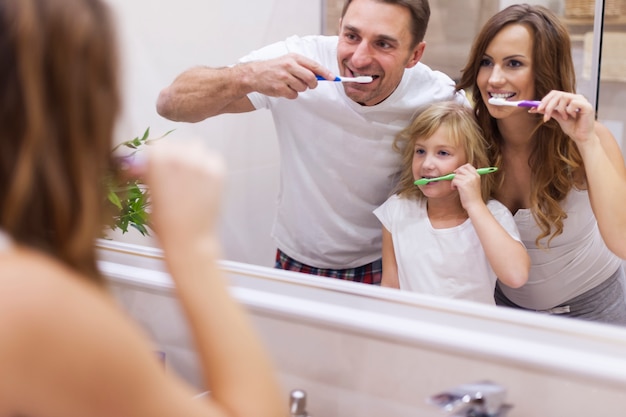 Foto gratuita mantener tus dientes en buenas condiciones
