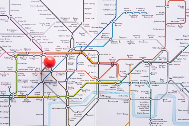 Mapa del metro geométrico con pinpoint