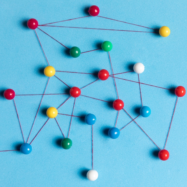 Foto gratuito el mapa de pushpin en fondo azul