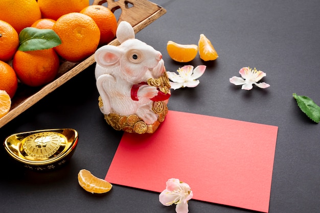 Foto gratuita maqueta de tarjeta de año nuevo chino con figura de rata