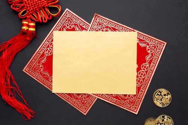 Maqueta de tarjeta dorada del año nuevo chino