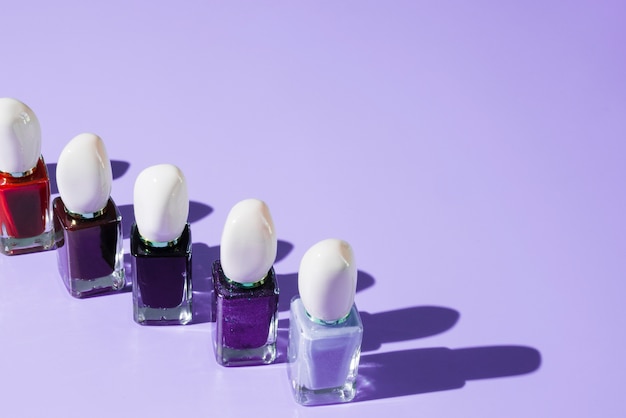 Foto gratuita maquillaje de esmalte de uñas