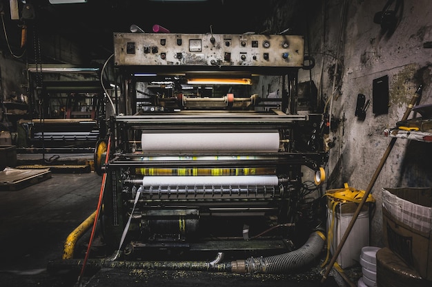 Foto gratuita máquina industrial para la producción de bolsas de plástico en la fábrica.
