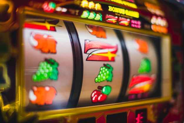 Máquina tragamonedas de juegos de azar en un casino