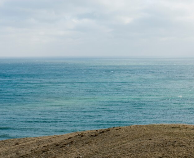 Foto gratuita mar en invierno