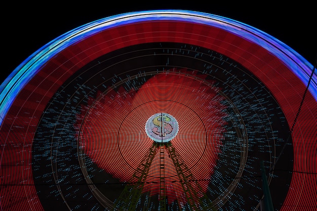 Foto gratuita maravilla rueda movimiento luces rojas con bombilla