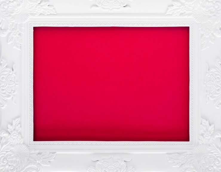 Foto gratuito marco blanco en blanco sobre mesa
