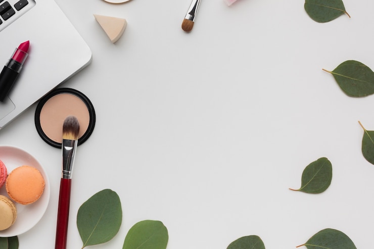Foto gratuito marco circular plano con maquillaje y hojas.