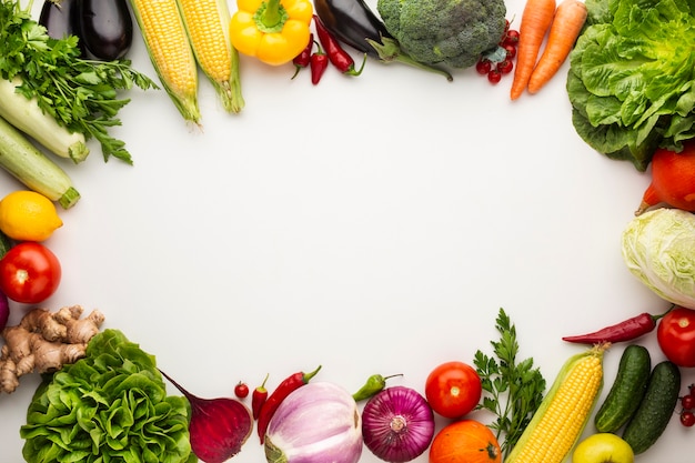 Marco colorido de verduras con espacio de copia