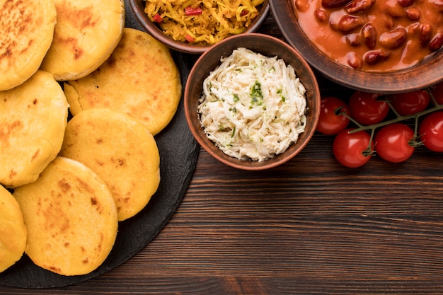 Foto gratuita marco de comida plano con espacio de copia