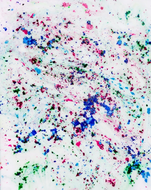 Marco completo de polvo de diferente color en superficie blanca