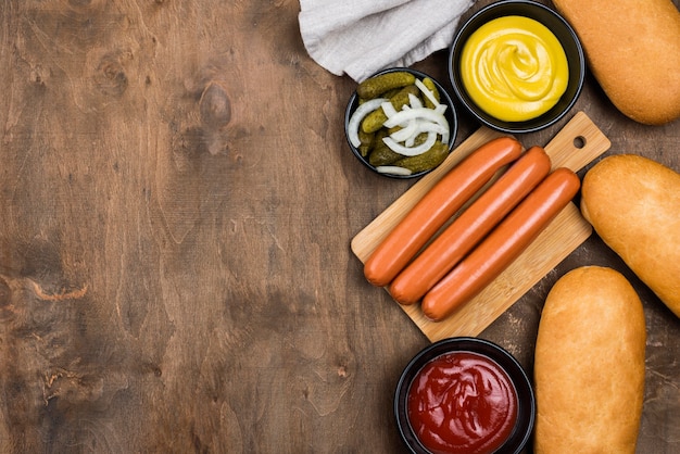 Foto gratuita marco de hot dog con vista superior del espacio de copia