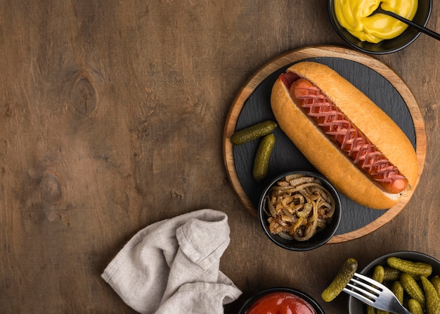Marco de hot dog con vista superior del espacio de copia