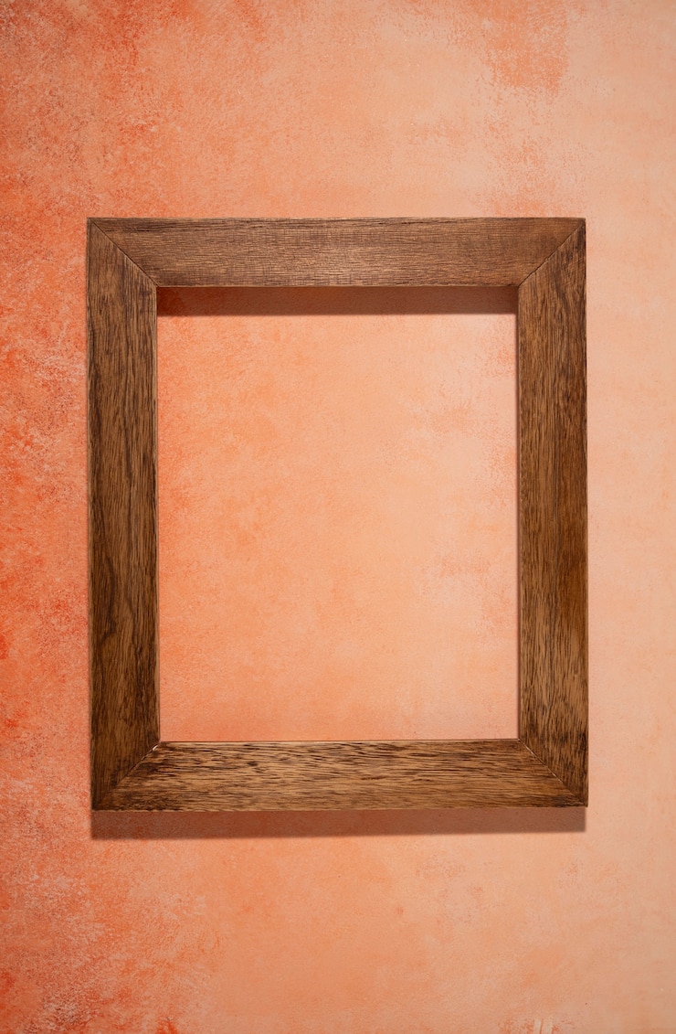 Foto gratuito marco de madera plano sobre un fondo naranja
