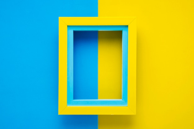 Marco minimalista azul y amarillo.