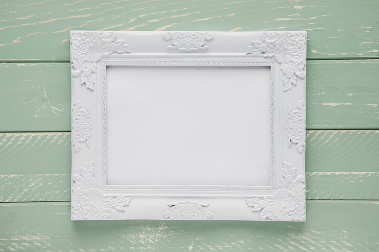 Foto gratuito marco ornamental minimalista sobre fondo de madera