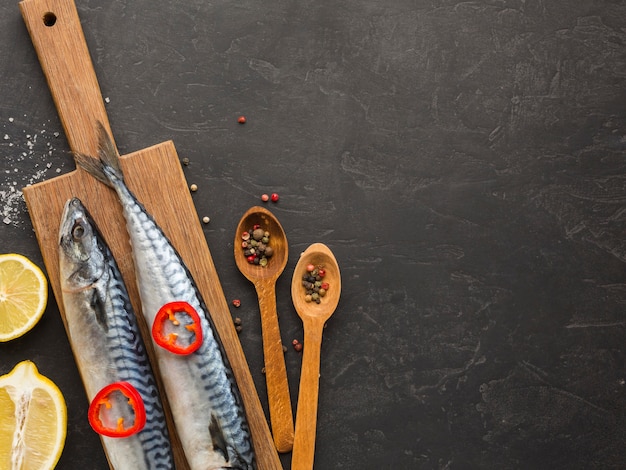 Marco de pescado de comida plana con espacio de copia