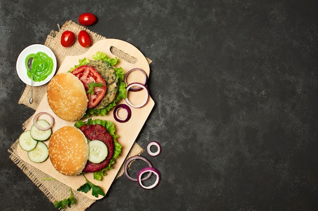 Foto gratuita marco plano con comida saludable y espacio de copia
