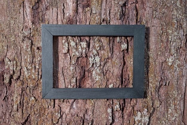 Foto gratuita marco plano laico sobre fondo de madera