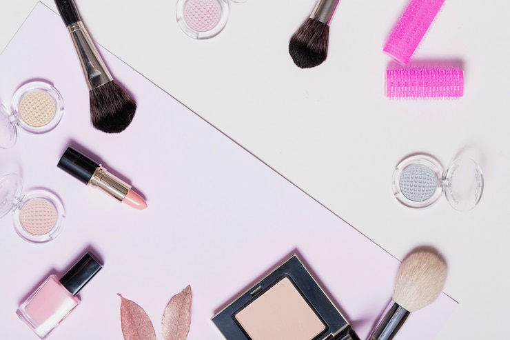 Foto gratuito marco de productos de belleza