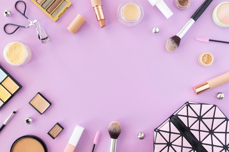Foto gratuito marco de productos de maquillaje