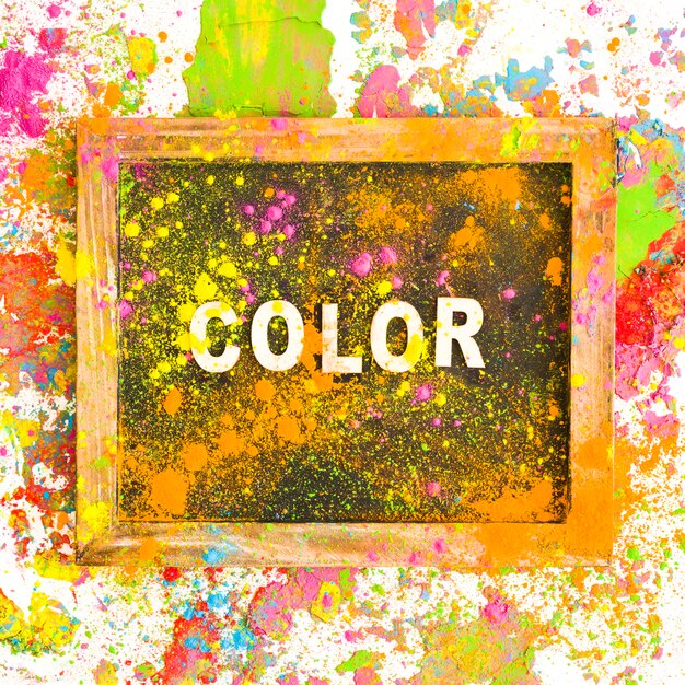 Marco con título de color entre colores brillantes y secos.