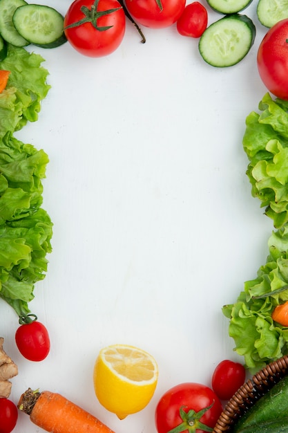 Foto gratuita marco de verduras en blanco